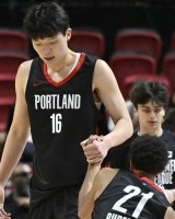 媒体人：杨瀚森在场时有体系 他不在时像临时拼凑5个哥们来打野球