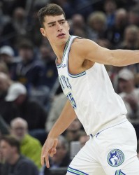 加尔扎：我一直努力打球 4年来我在防守端进步了