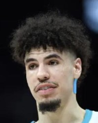 皇冠体育crown官方网站-两战94分难求一胜！拉梅洛·鲍尔化身空砍群群主